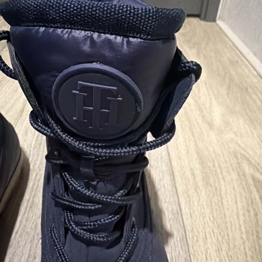 Tommy Hilfiger Women's Mysty Boots Snow Rain Size 8 Navy